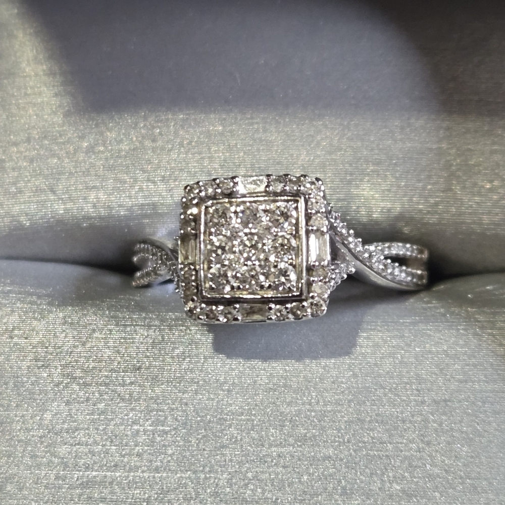 *NOT FOR SALE* Zales 1/2 CTW Genuine 10 KT White Gold Composite Size 7 Ring